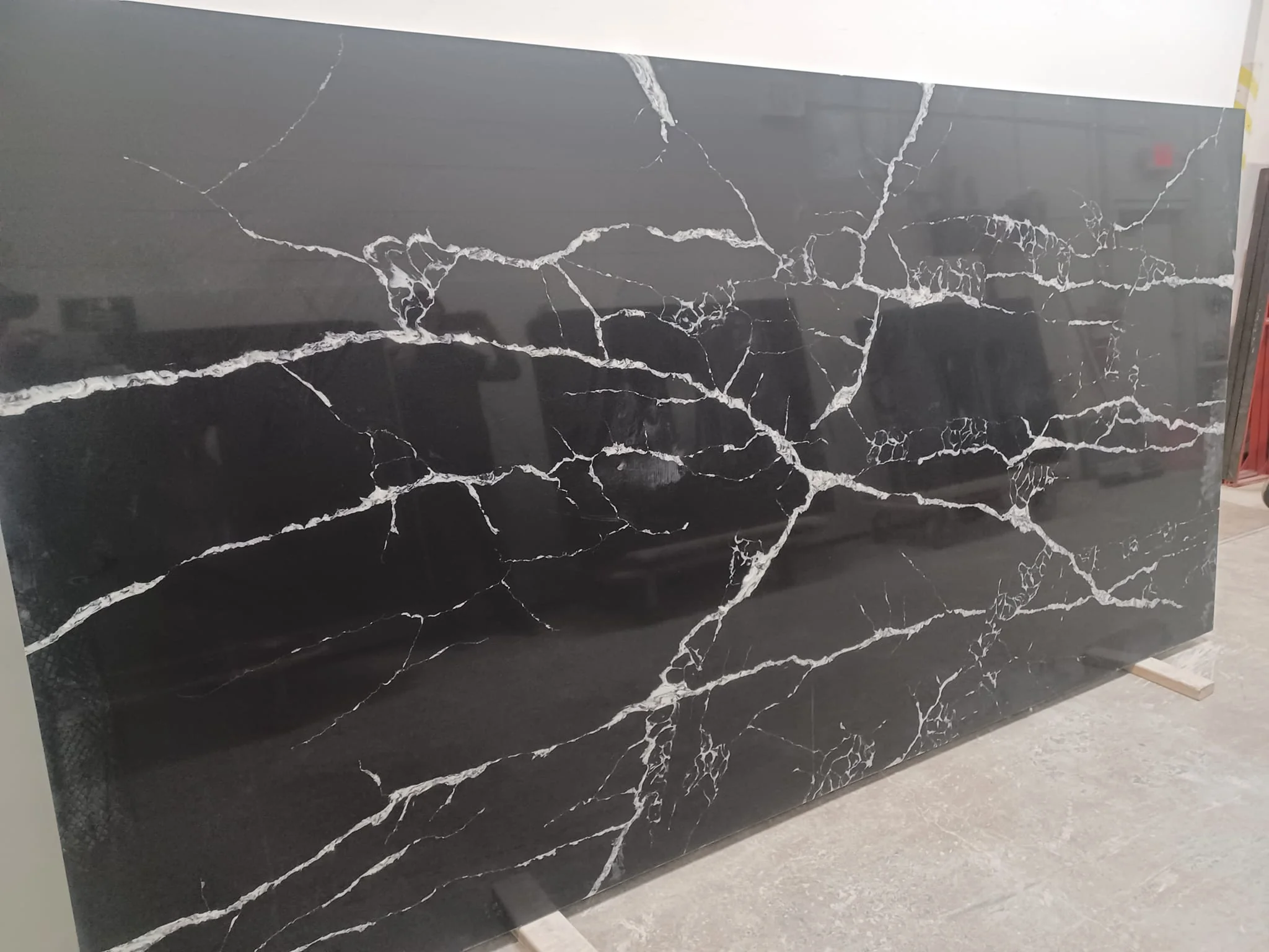 Black & White Quartz